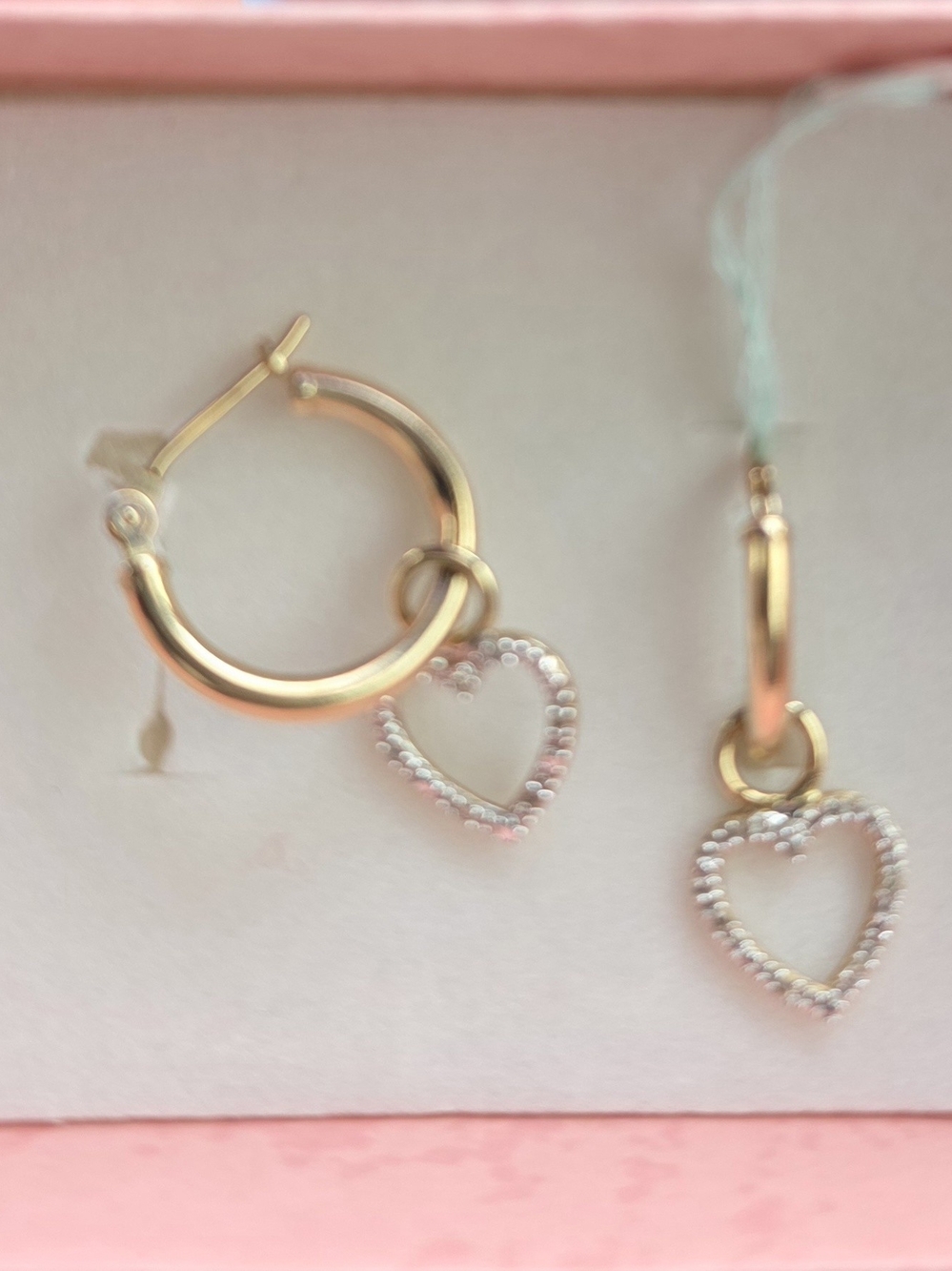 💕🎵 14K Real Gold Heart Hoop Earrings🎵💕 - Picture 2 of 3